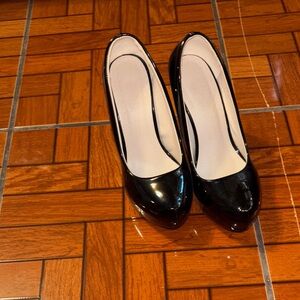 Elegant Black Women's Pumps